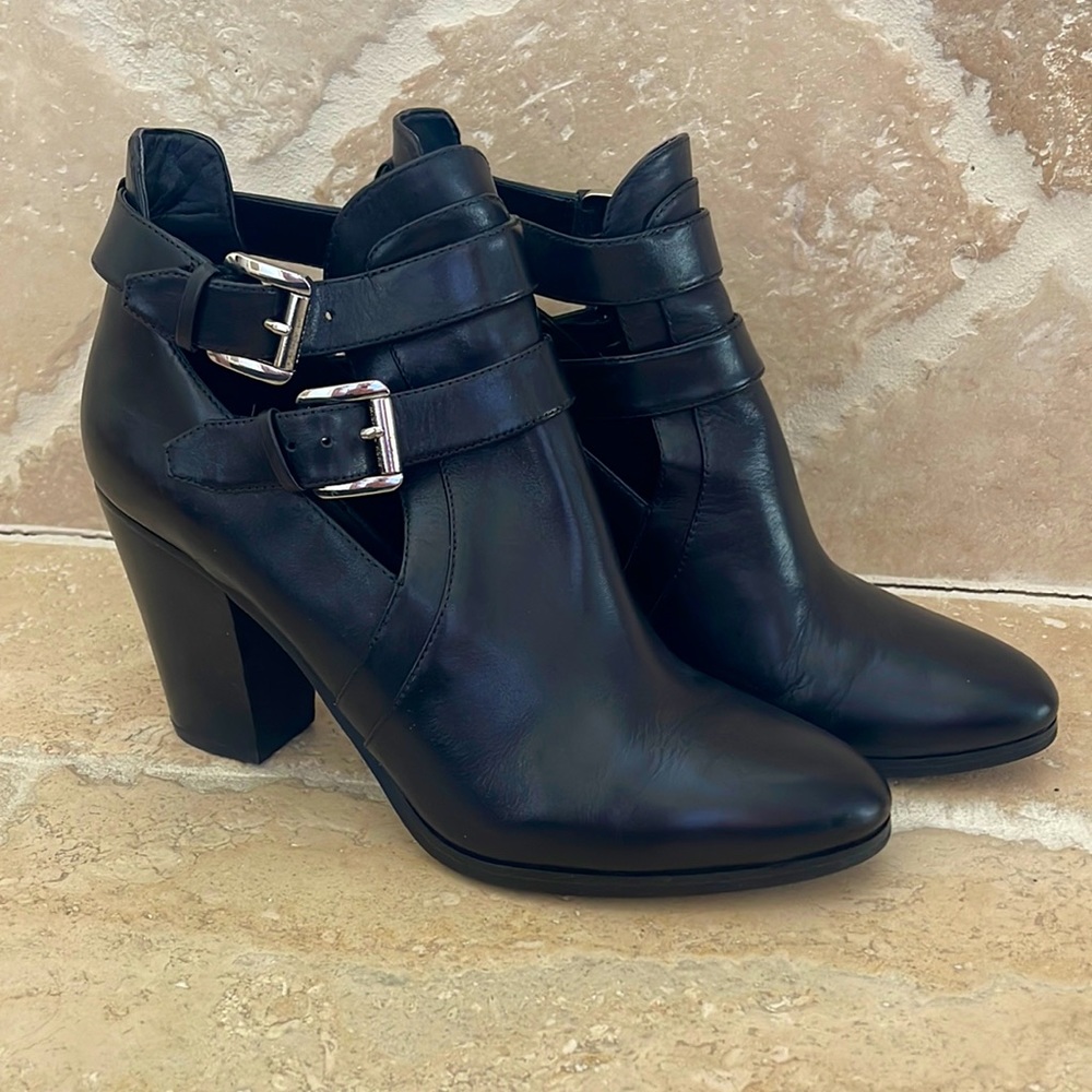 Size 9 Michael Kors Walden Bootie Black Leather heels